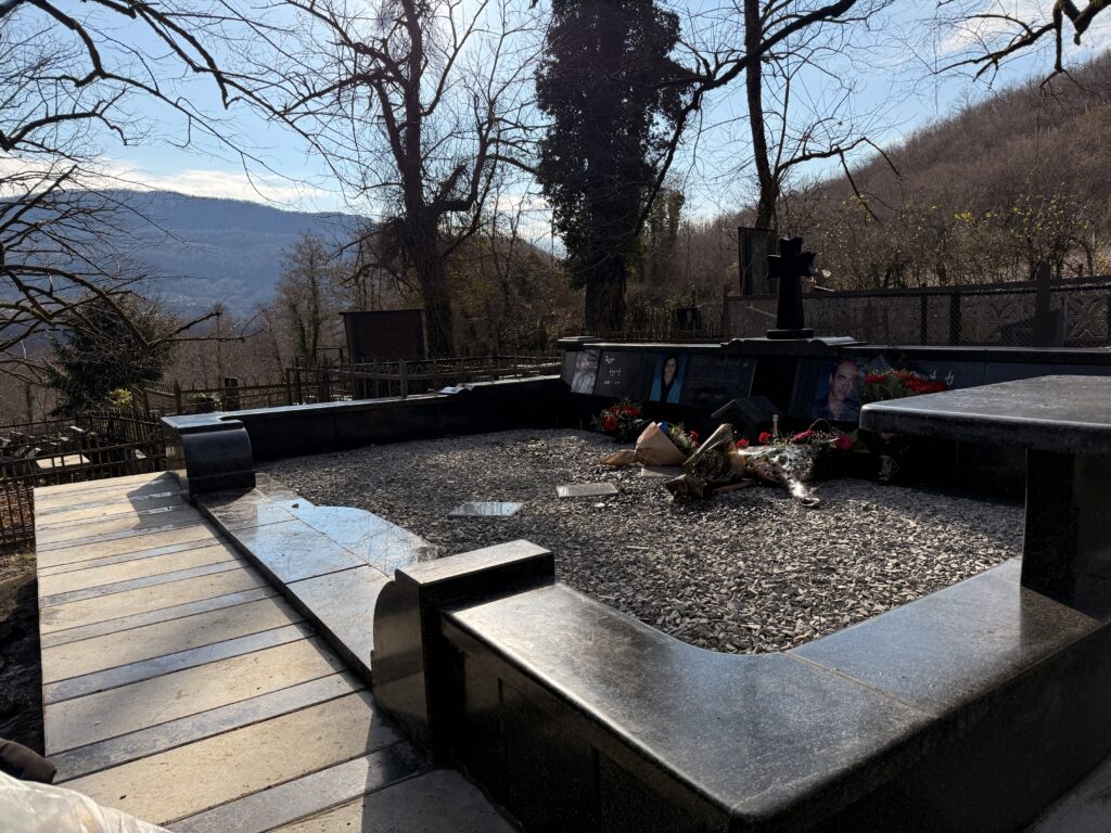 granitis Sasaplao,sasaflao,kursebis qviT sasaflao.კურსების გრანიტი სასაფლაო